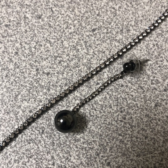 3/$30🛍Hematite And Rhinestone Earrings - Picture 4 of 4